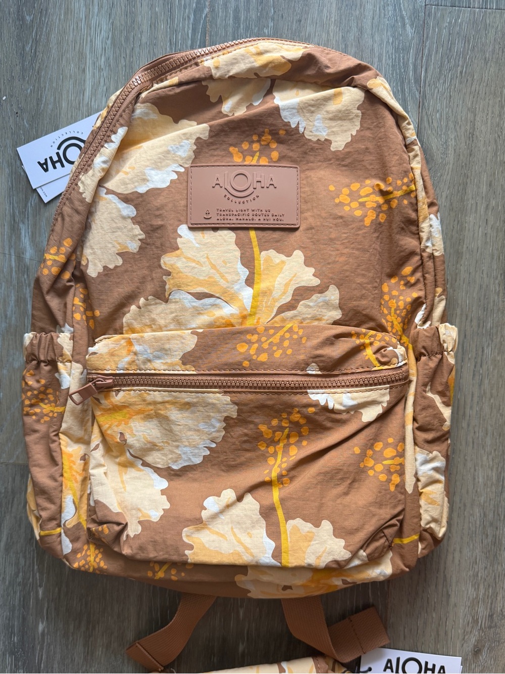 NWT - RARE ALOHA Collection Keep It Light Weekender Backpack, Taha’a, Toffee - Picture 6 of 6